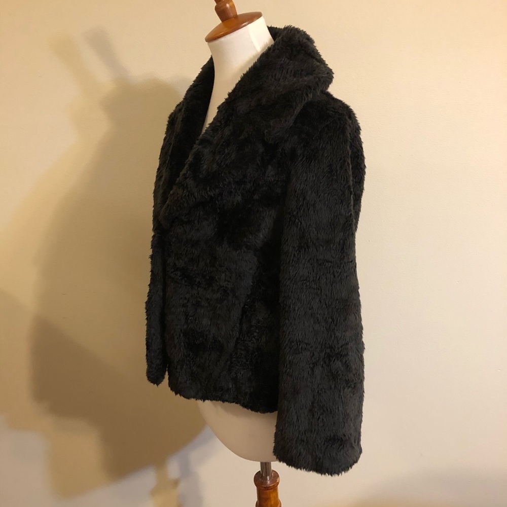 White House Black Market Cropped Faux Fur Coat - Picture 4 of 8